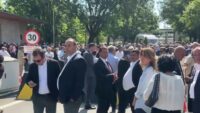 CHP’de salı gerilimi. Meclis önünde arbede