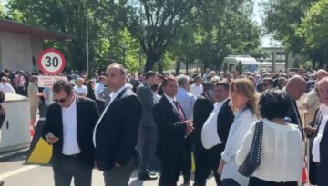CHP’de salı gerilimi. Meclis önünde arbede