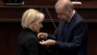 CHP’den istifa eden Nimet Özdemir AK Parti’ye katıldı