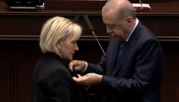 CHP’den istifa eden Nimet Özdemir AK Parti’ye katıldı