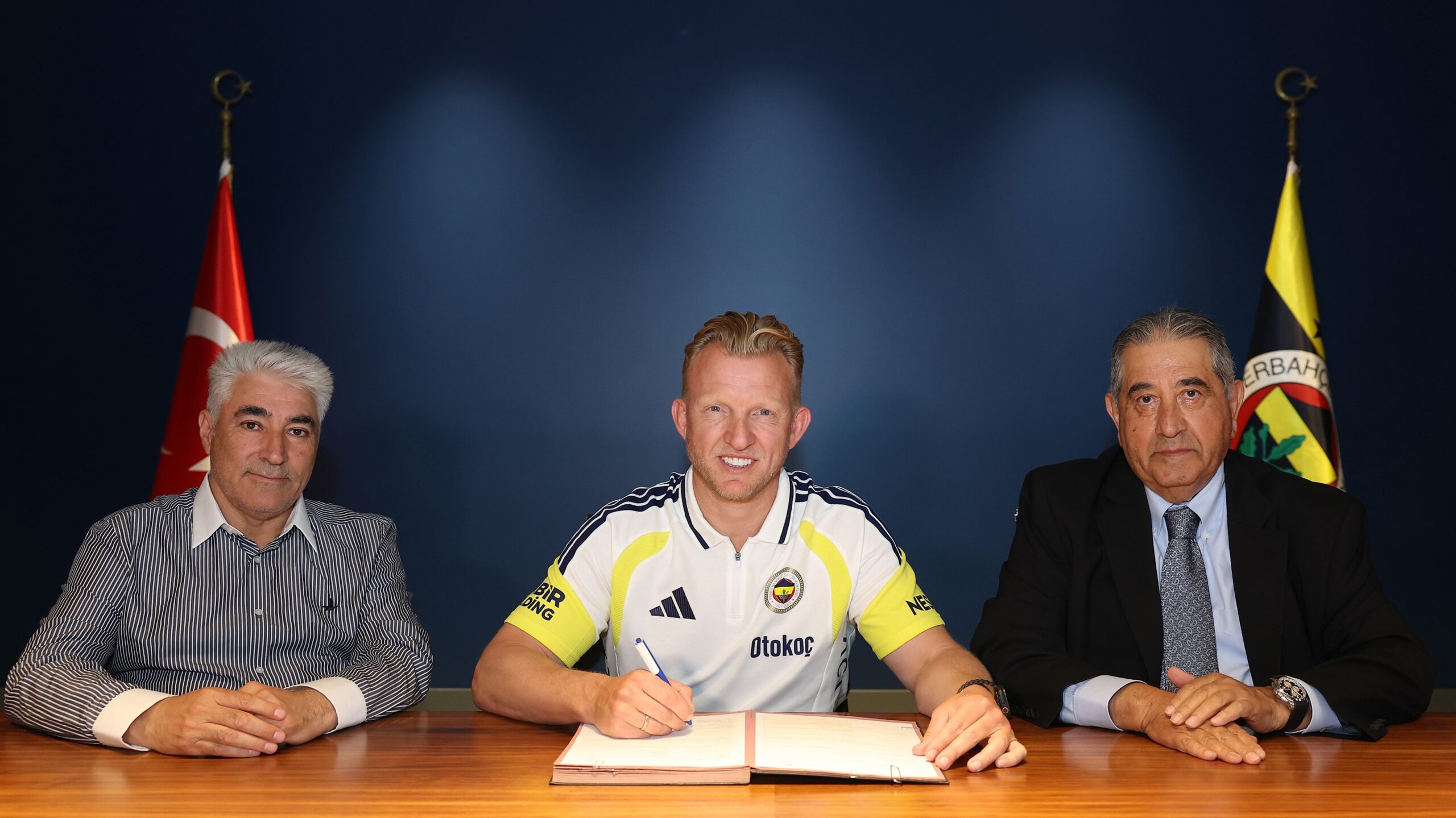 Dirk Kuyt 11 yıl sonra Fenerbahçe’ye döndü