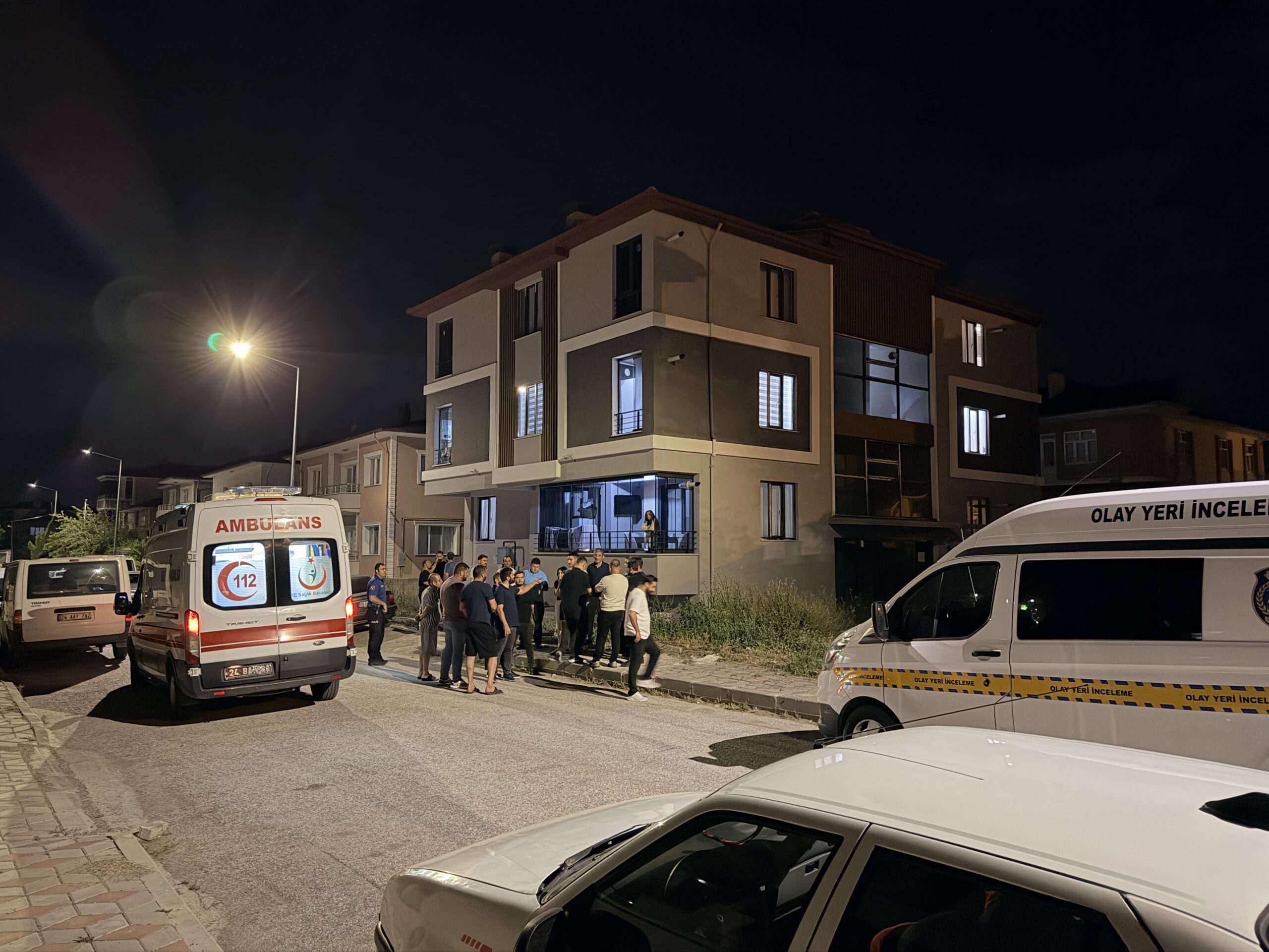 Eski eşi ile yanındaki kişiyi katledip teslim oldu