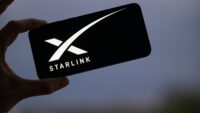 Eski İsrail Başbakanı: İran’a gizlice Starlink soktuk