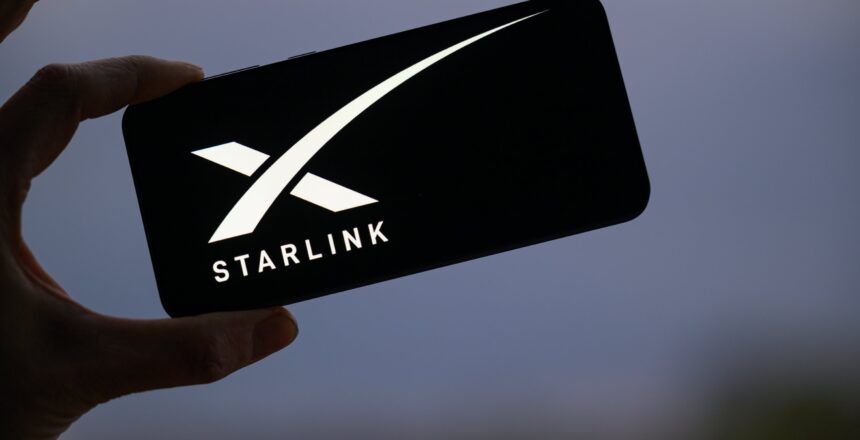 Eski İsrail Başbakanı: İran’a gizlice Starlink soktuk