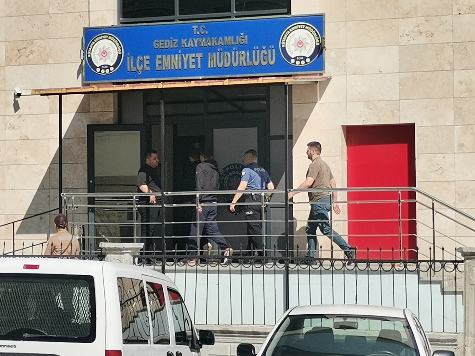 Gediz’de 14 yaşındaki çocuğa cinsel istismar. 6 kişi tutuklandı