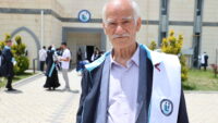 Hayalini kurduğu bölümden 75 yaşında mezun oldu