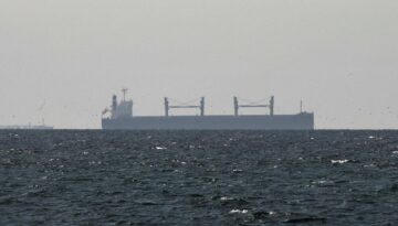Hürmüz’de son durum: Bir tanker daha vuruldu