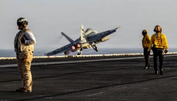 İran’da düşen ABD uçağının pilotu konuştu. “Havada tek organizma gibi hareket eden dron sürüsü gördüm”