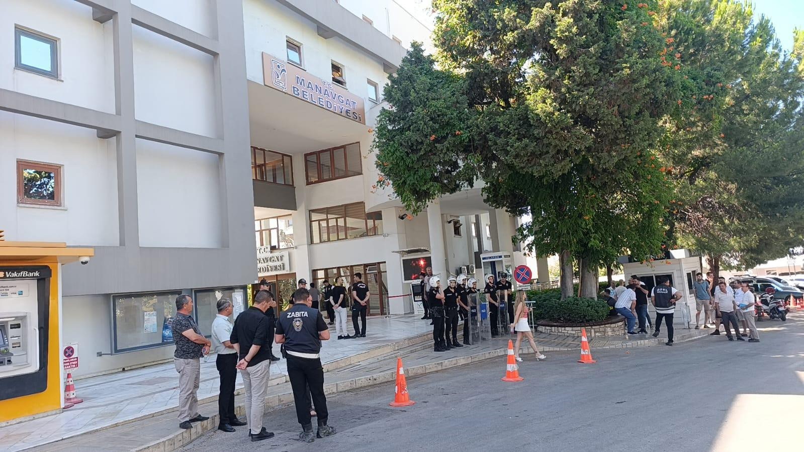 Manavgat Belediyesi operasyonu: İki müdür ve bir iş insanı gözaltında
