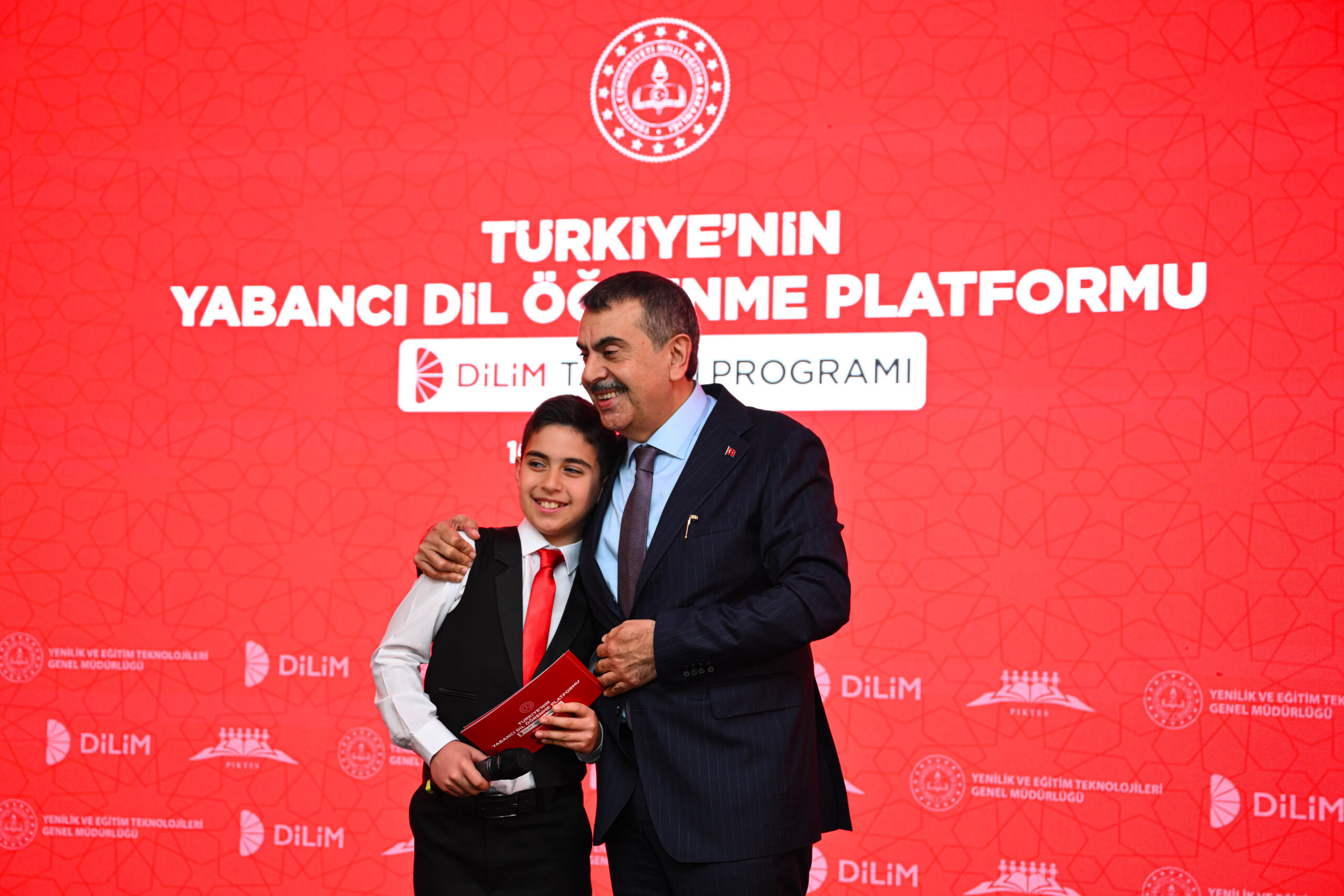 MEB’den yapay zeka ile İngilizce desteği. DİLİM kullanılma sunuldu