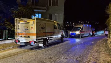 Mutfak tavanındaki sıva düştü. 2 katlı bina tahliye edildi