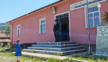 Okulun tek öğrencisi karnesini aldı