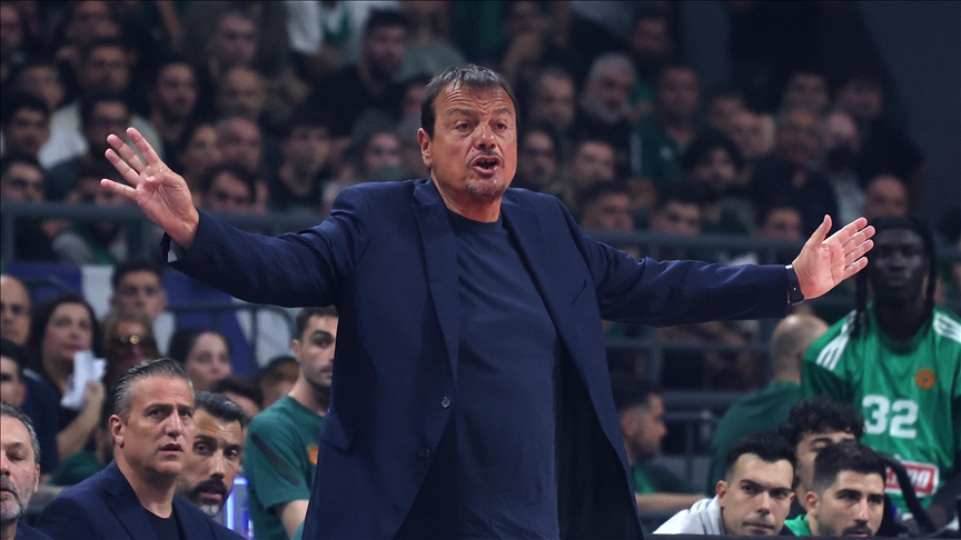 Olympiakos taraftarlarının çirkin hareketine Ergin Ataman’dan sert cevap. “Size gerçeği hatırlatırım”