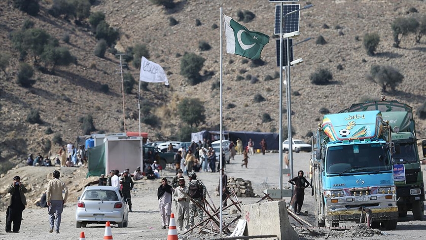 Pakistan, Afganistan sınırında saldırılar düzenlediğini duyurdu