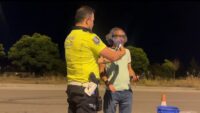 Polislere selam vermek için aracıyla yanlarına gitti, 3.28 promil alkollü çıktı