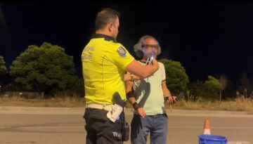 Polislere selam vermek için aracıyla yanlarına gitti, 3.28 promil alkollü çıktı