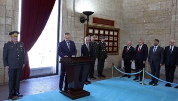 Polonya Cumhurbaşkanı Nawrocki’nden Anıtkabir’e ziyaret