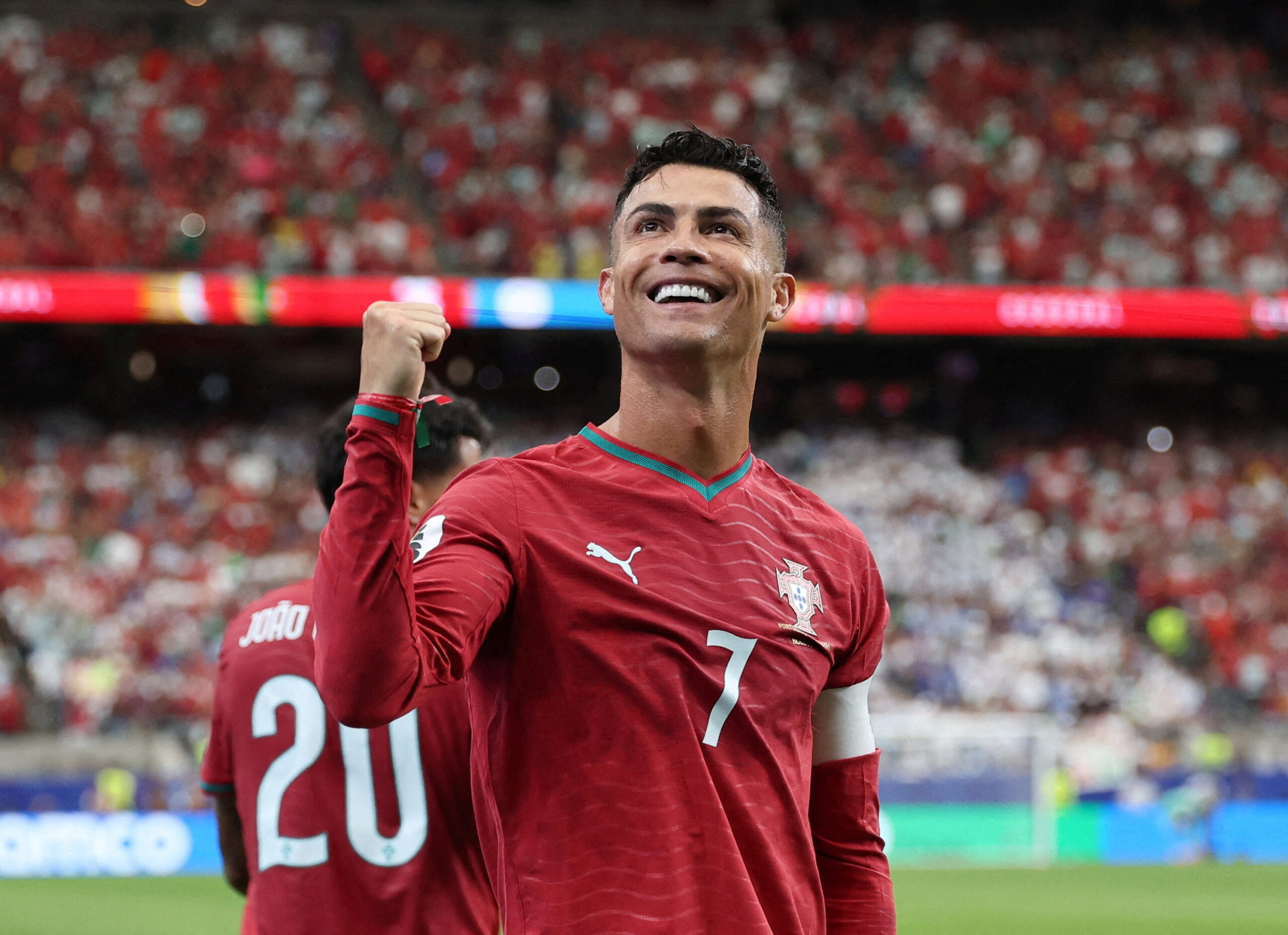 Portekiz farka koştu, Ronaldo tarihe geçti