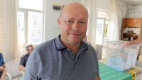 Silahlı saldırıda ölen muhtarın yerine ağabeyi muhtar seçildi