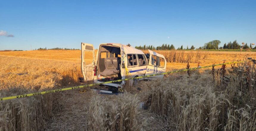 Silivri’de tarlaya uçan minibüste 2 kişi öldü, 10 kişi yaralandı