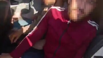 Ticari taksiyle göçmen kaçırırken polise yakalandılar