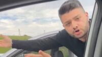 Trafikte gerilim: Otoyolda araçtan inip kadın sürücüye saldırdı