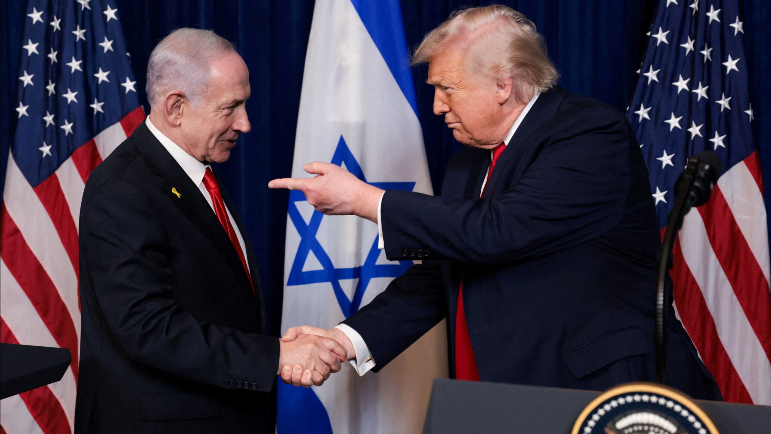 Trump’tan Netanyahu açıklaması. “İran karşısında tek başına kalabileceğini söyledim”