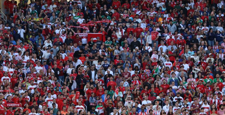 Türkiye-Paraguay maçını 68 bin 827 taraftar takip etti