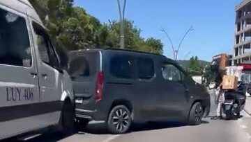 Unutkanlığı pahalıya mal oldu, sinirinden motokuryeyi yumrukladı