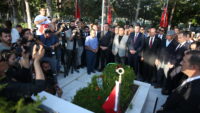 15 Temmuz kahramanı şehit Ömer Halisdemir’in kabrinde tören düzenlendi
