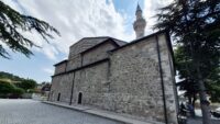 534 yıldır dimdik ayakta. Gizemli sembolleri dikkat çekerken, kıblesi milim şaşmıyor