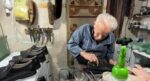 9 yaşında çırak olarak başlamış. 63 yıldır durmadan üretiyor