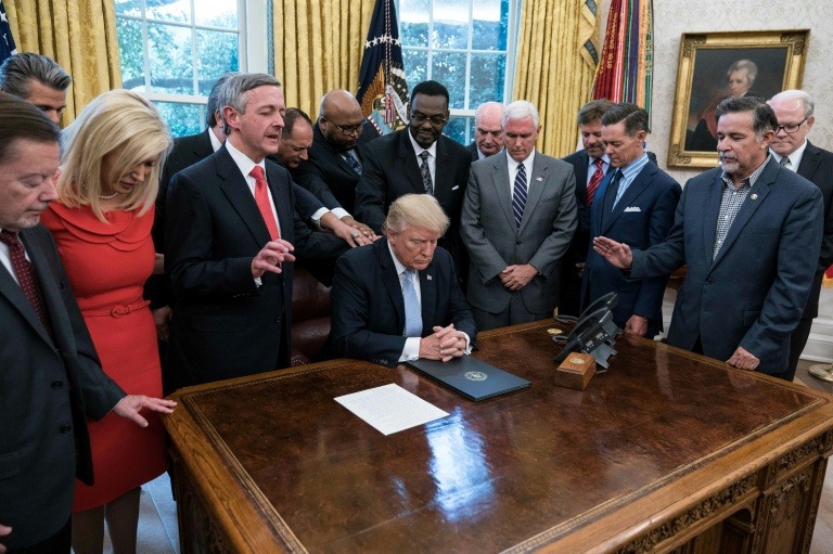 ABD’de Demokrat rahipler seçimlerde Trump’a meydan okuyor