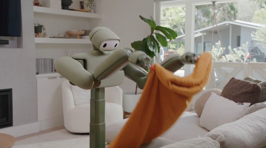 ABD’de yeni ev robotu tanıtıldı: Çamaşır katlıyor, yatak topluyor