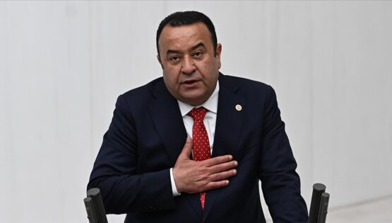 Adnan Beker CHP’den istifa etti
