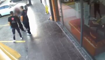 Alkollü olduğu iddia edilen kadın, sağlık ekiplerine saldırdı