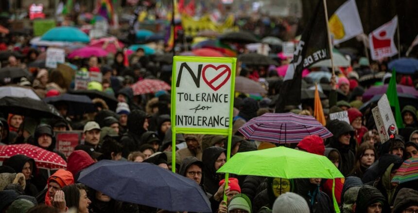 Almanya’da AfD karşıtı protestolar. Binlerce kişi sokakta
