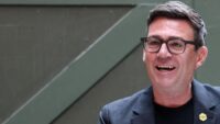 Andy Burnham resmen rakipsiz kaldı. İngiltere Başbakanlığı’na giden yolda neler yaşandı?