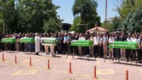 Antalya’daki katliam gibi kazada yaşamını yitiren beş kişiye gözyaşlarıyla veda