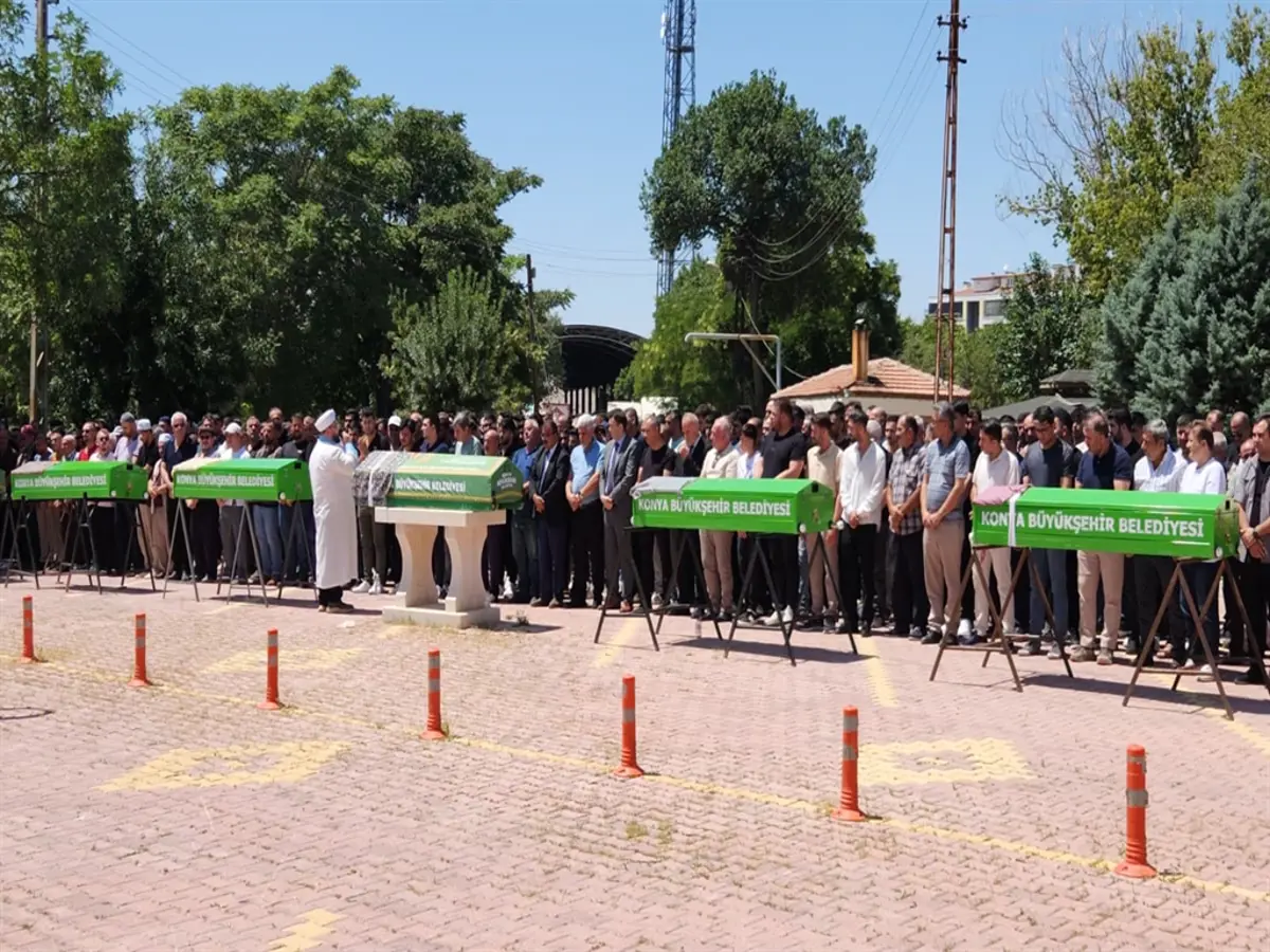 Antalya’daki katliam gibi kazada yaşamını yitiren beş kişiye gözyaşlarıyla veda