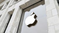 Apple “ticari sırlarını çaldığı” iddiasıyla iki eski çalışanı ve OpenAI’a dava açtı