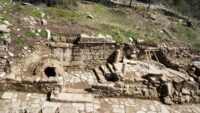 Aspendos’ta 2 bin yıllık yol gün yüzüne çıkarıldı. Tarihi rotada ilk kez yürünecek