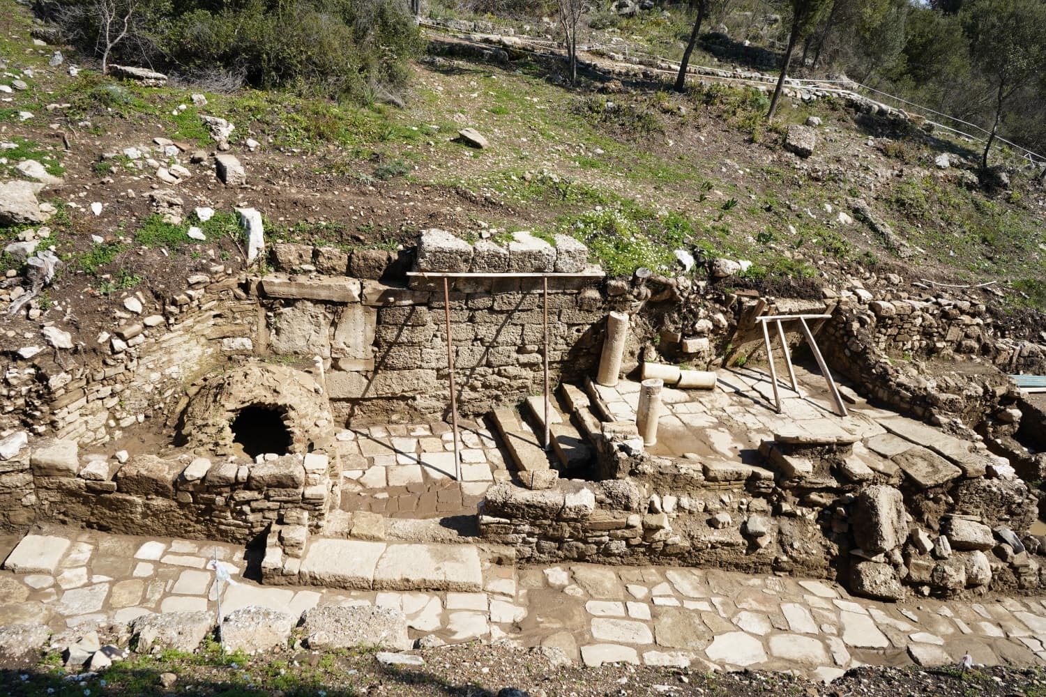 Aspendos’ta 2 bin yıllık yol gün yüzüne çıkarıldı. Tarihi rotada ilk kez yürünecek
