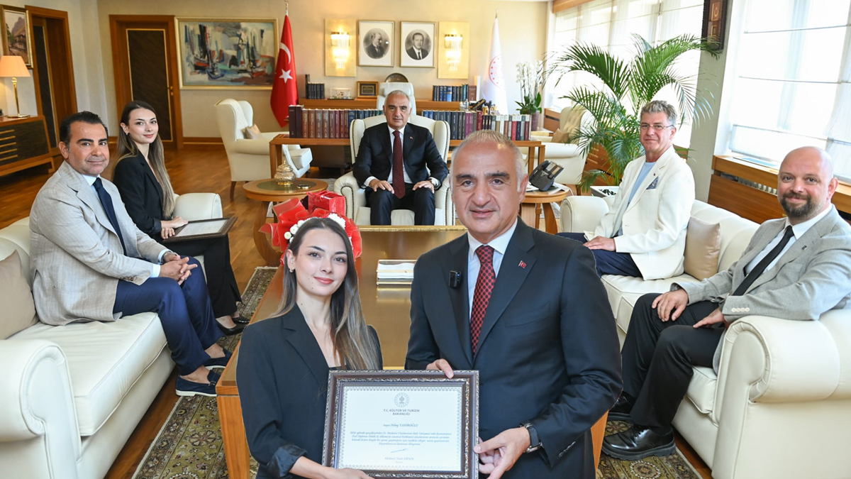 Bakan Ersoy, Nilay Tahiroğlu ve Tan Sağtürk’le bir araya geldi