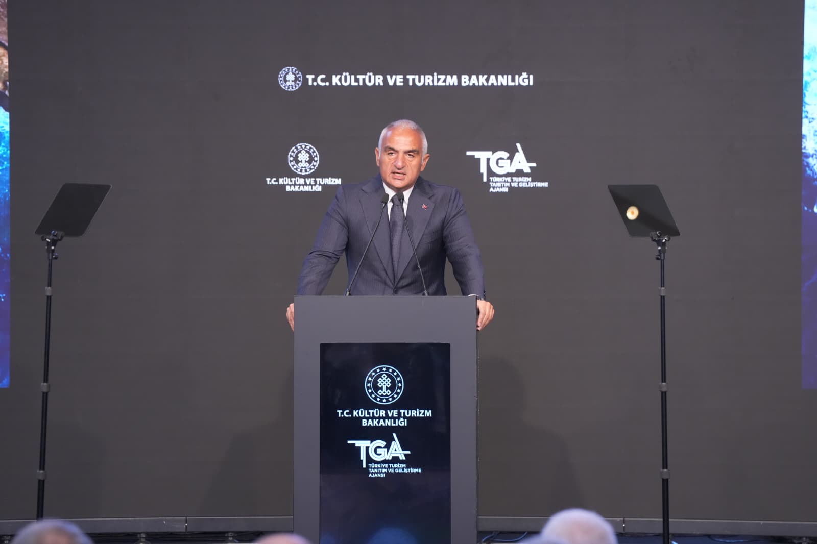 Bakan Ersoy: “Turizm geliri ilk 6 ayda 25,7 milyar dolar oldu”