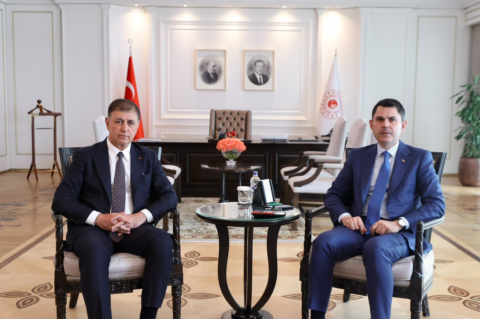 Bakan Kurum Cemil Tugay ile görüştü. “İzmir’in ihtiyaçlarını ve talepleri değerlendirdik”