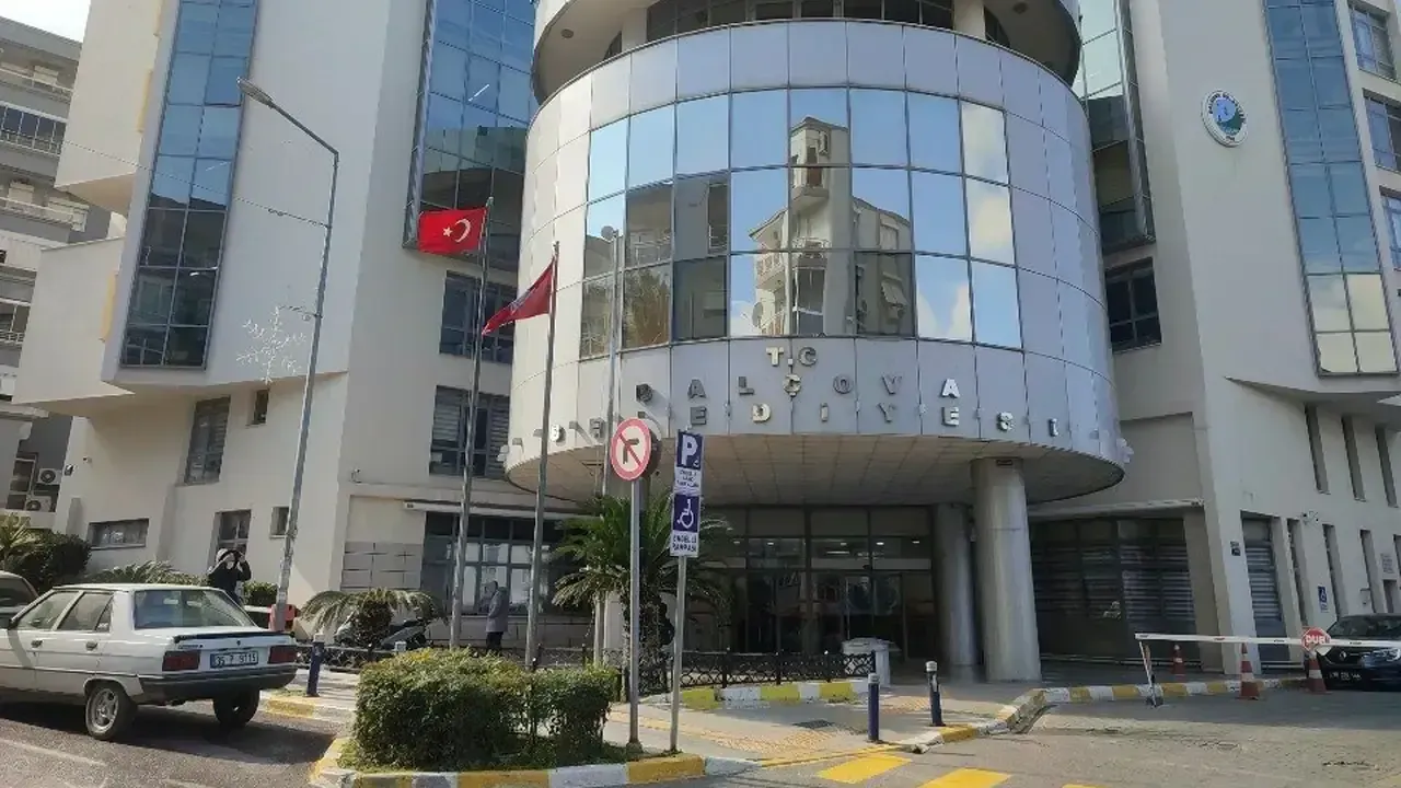 Balçova Belediye Başkanı Onur Yiğit görevden uzaklaştırıldı