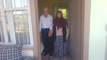 Biri 103, diğeri 100 yaşında! Her gün içtikleri ve sofradan eksik etmedikleri 3 şeyi açıkladı