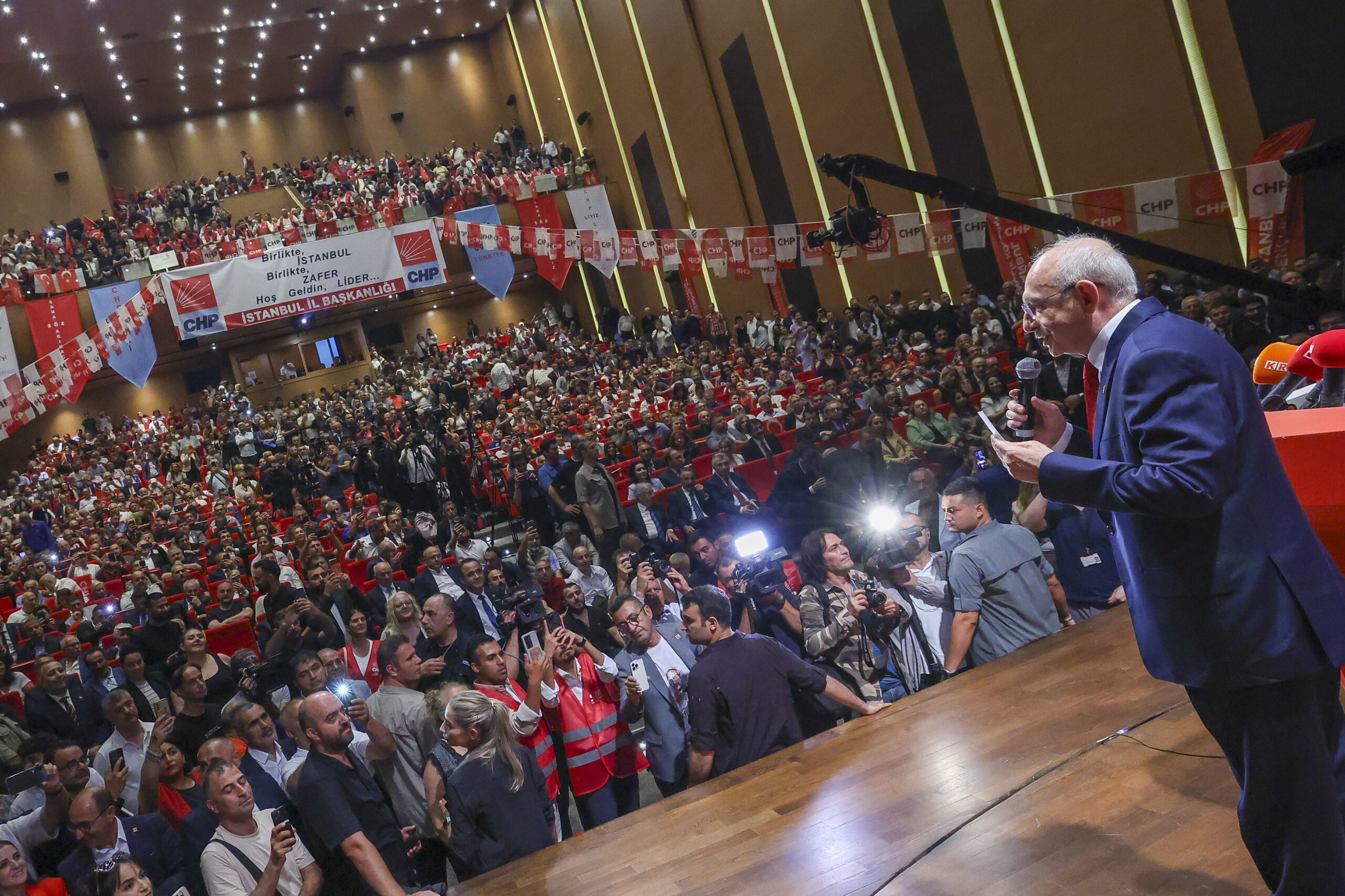 CHP’de “figüran partili” tartışması. Soruşturma başlatıldı