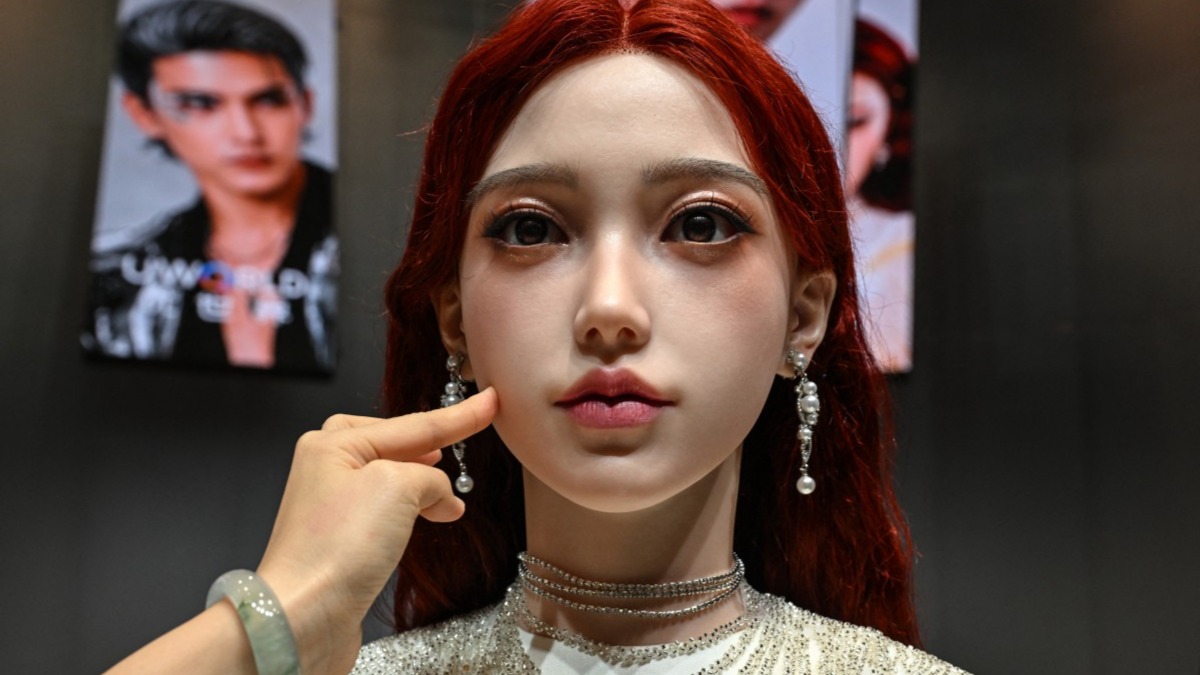 Çin’den “ömür boyu sadık” insansı robot. “Seni asla terk etmeyecek”